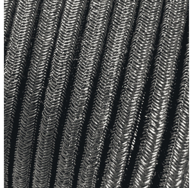 Auf einer Kunststoffspule aufgewickeltes strapazierfähiges schwarzes rund geflochtenes Gummiseil als Meterware, Ø 3 mm
