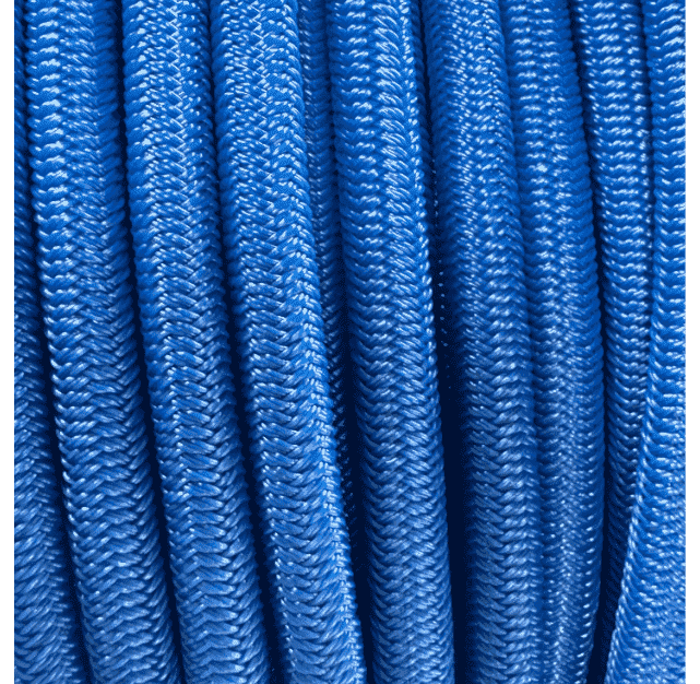Detailmakro der Geflechtoberfläche eines blaues Expanderseils