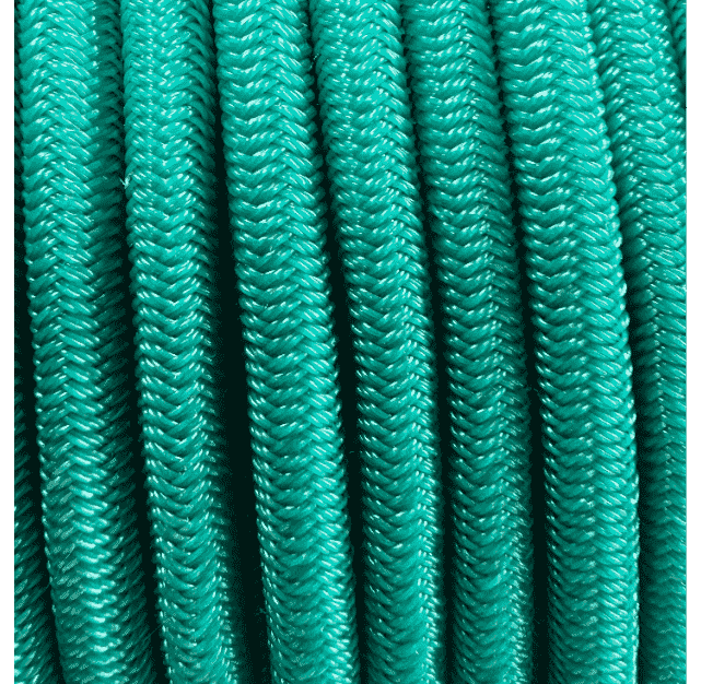 Fest auf eine Spule gewickeltes dehnbares grünes rundgeflochtenes Expanderseil, Ø 6 mm