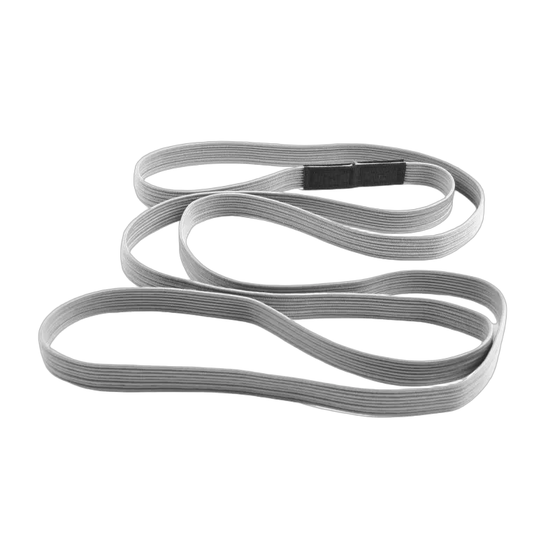 Kräftiges graues Gummiband zur Palettensicherung, ringförmig geschlossen, in Studioaufnahme