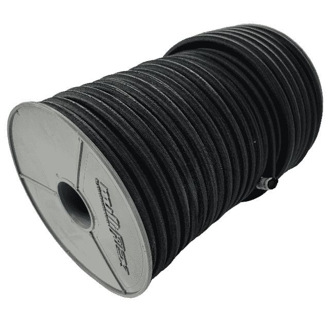 Expanderseil 12mm Multiflex PES: schwarzes Gummiseil dicht auf eine graue Kunststoffspule gewickelt, freigestellt