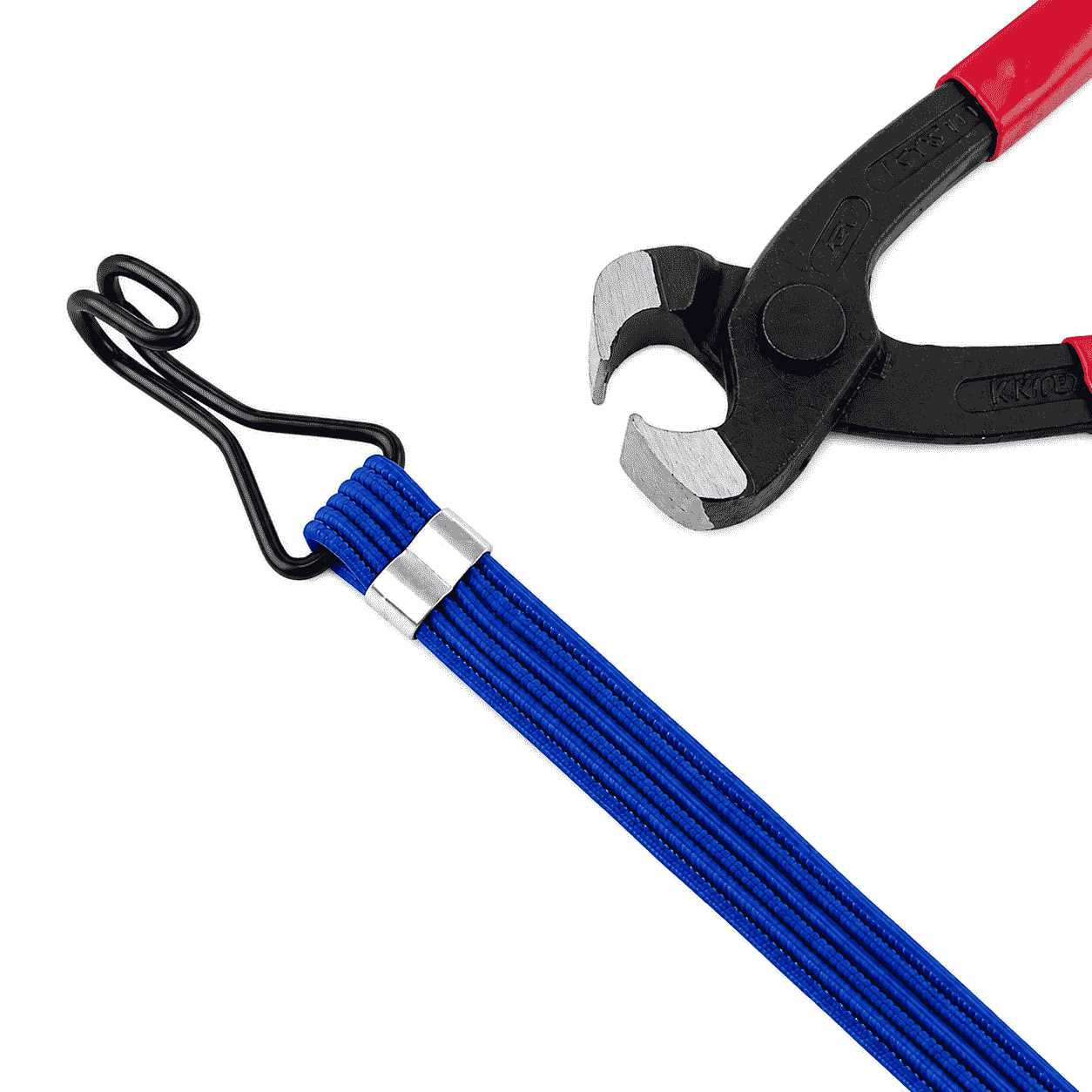 Blaues Flachbandgummi mit Doppelhaken und Metallhülse, daneben eine rot-schwarze KNIPEX-Kneifzange